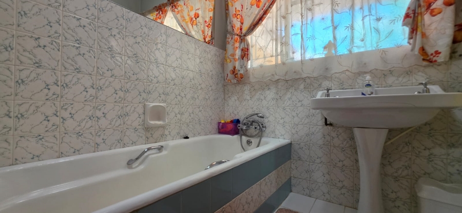 3 Bedroom Property for Sale in La Hoff North West